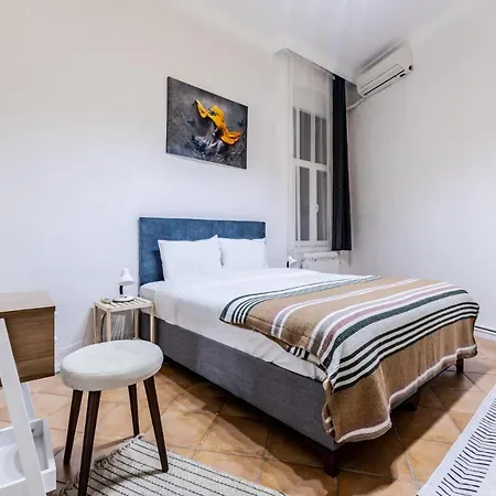 Flat Near Taksim Square In Beyoglu