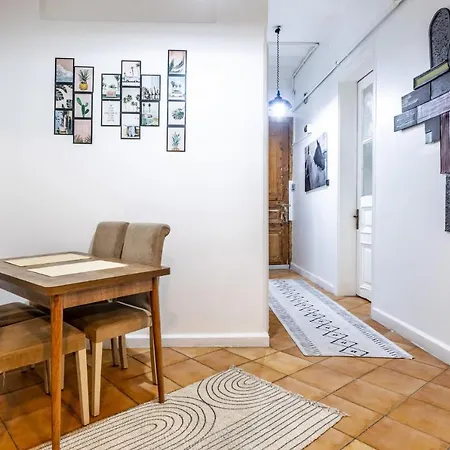 Flat Near Taksim Square In Beyoglu Apartman